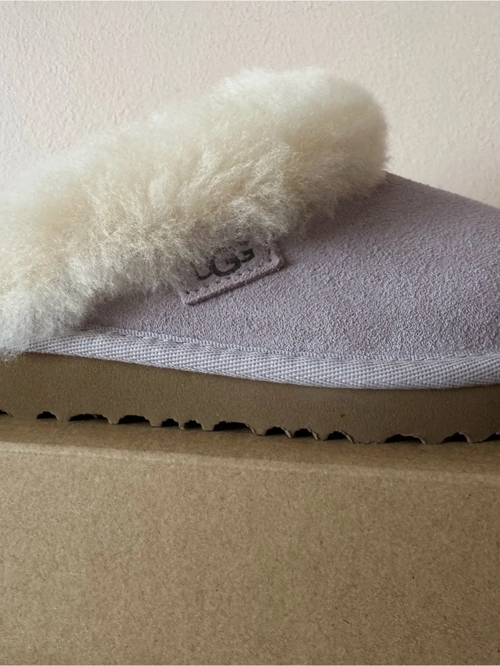 UGG Cluggette Cozy Lavender Shearling Clog Sliper with Cream Fur. Size: 11